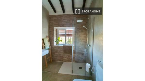 Rooms for rent in 3-bedroom house in Villajoyosa