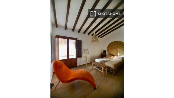 Rooms for rent in 3-bedroom house in Villajoyosa