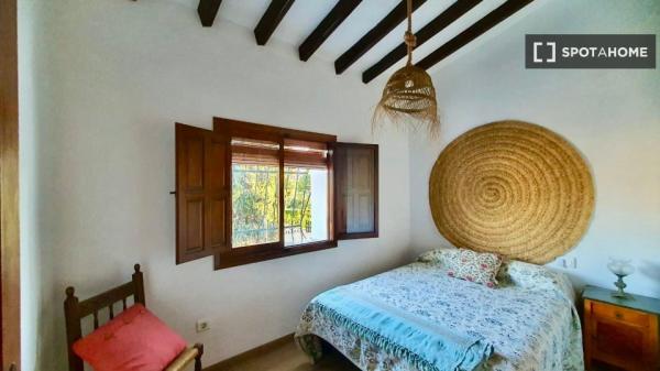 Rooms for rent in 3-bedroom house in Villajoyosa