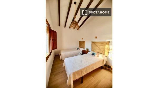 Pokoje do wynajęcia w domu z 3 sypialniami w Villajoyosa