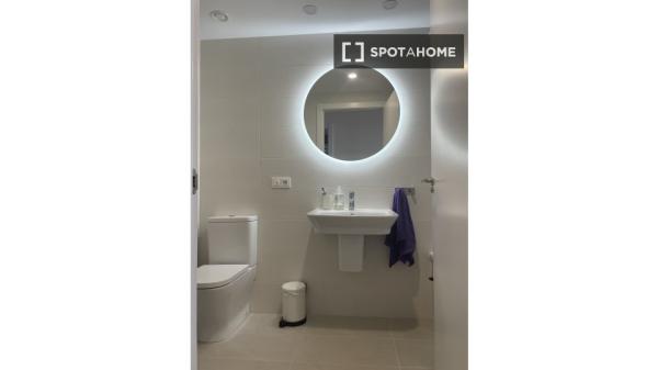 Se alquila habitación en piso compartido de 3 habitaciones en Sant Joan