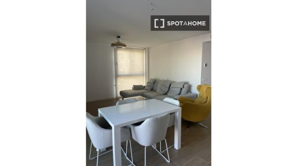 Se alquila habitación en piso compartido de 3 habitaciones en Sant Joan