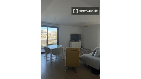 Se alquila habitación en piso compartido de 3 habitaciones en Sant Joan