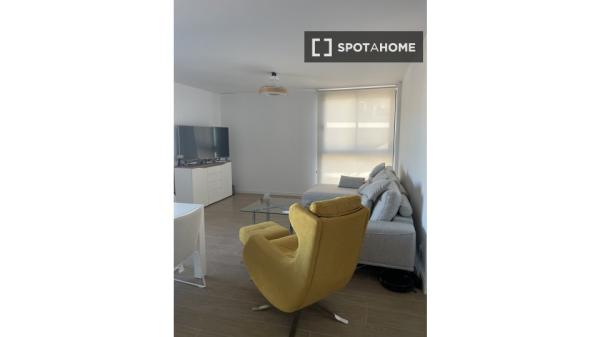 Se alquila habitación en piso compartido de 3 habitaciones en Sant Joan