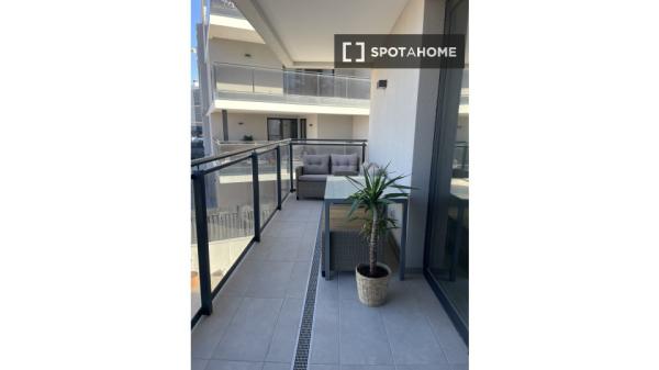 Se alquila habitación en piso compartido de 3 habitaciones en Sant Joan