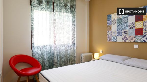 Chambres à louer dans un appartement de 3 chambres à louer à Grenade