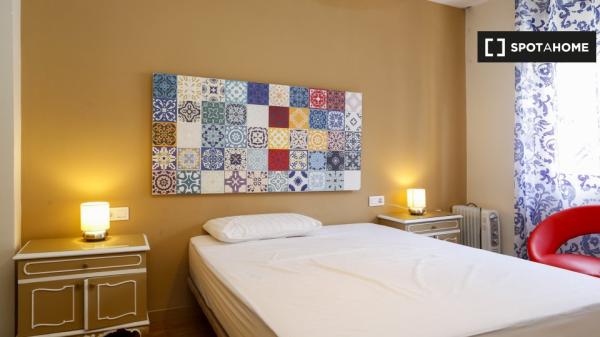 Chambres à louer dans un appartement de 3 chambres à louer à Grenade