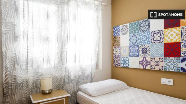 Chambres à louer dans un appartement de 3 chambres à louer à Grenade