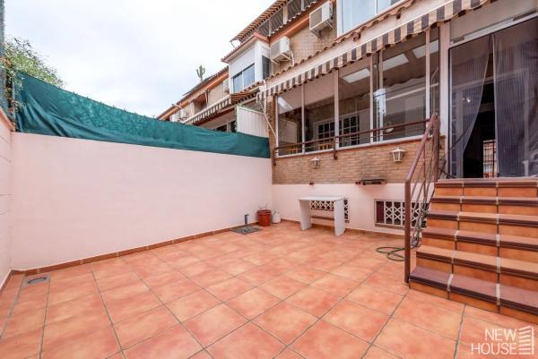 Chalet adosado en calle Trident