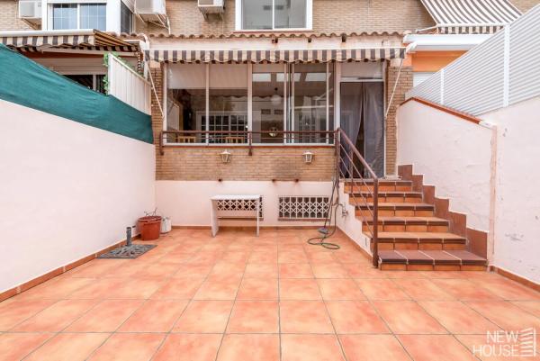 Chalet adosado en calle Trident