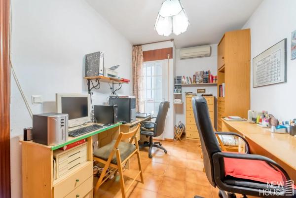 Chalet adosado en calle Trident