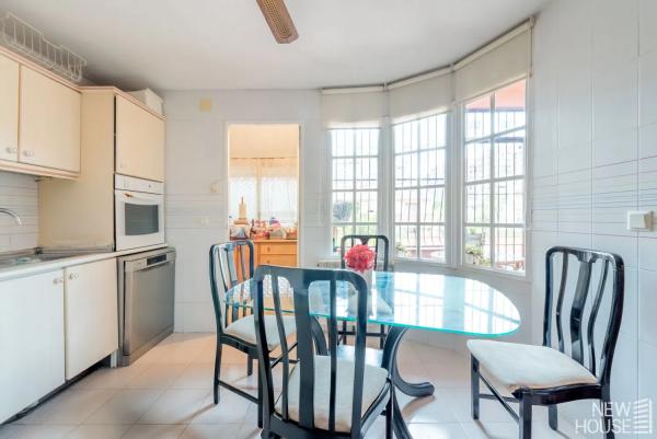 Chalet adosado en calle Trident