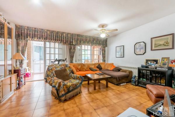 Chalet adosado en calle Trident