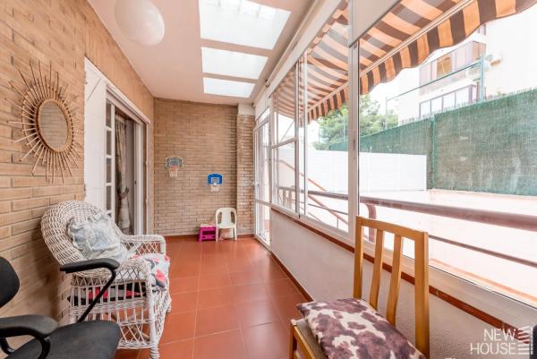 Chalet adosado en calle Trident