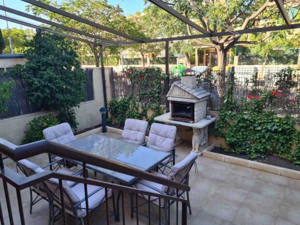 Chalet adosado en calle Manuel Azaña, 2