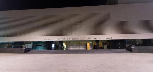 Casa independiente en avenida de los Condes de Soto Ameno