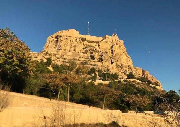 Casa independiente en avenida de los Condes de Soto Ameno