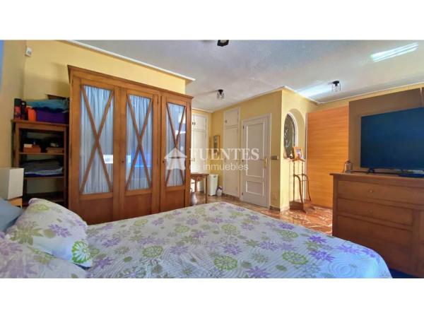 Chalet adosado en calle del Olimpo