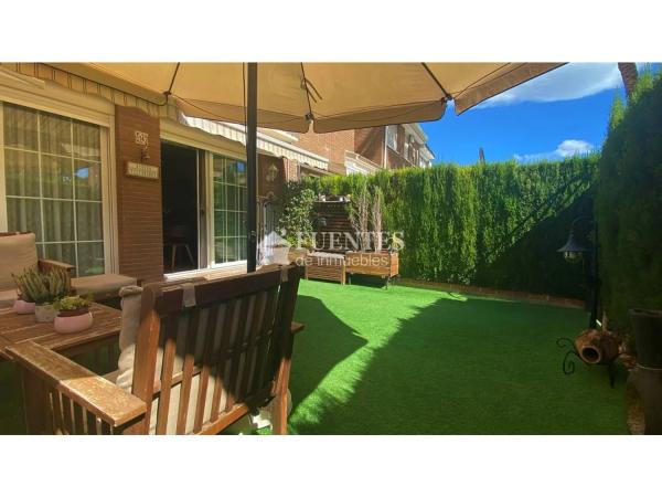 Chalet adosado en calle del Olimpo