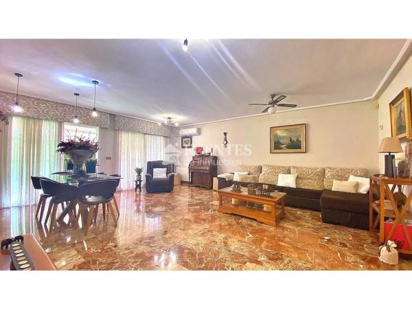 Chalet adosado en calle del Olimpo