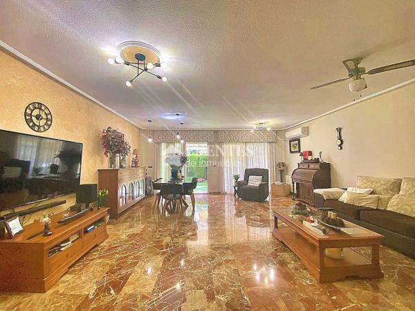 Chalet adosado en calle del Olimpo