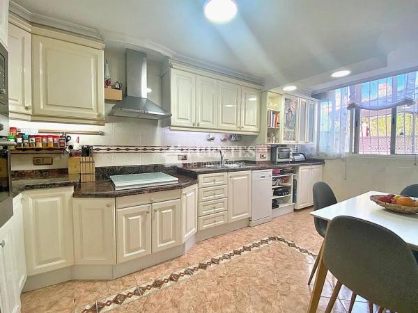 Chalet adosado en calle del Olimpo