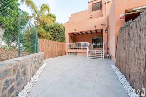 Chalet adosado en calle Clara Campoamor, 5