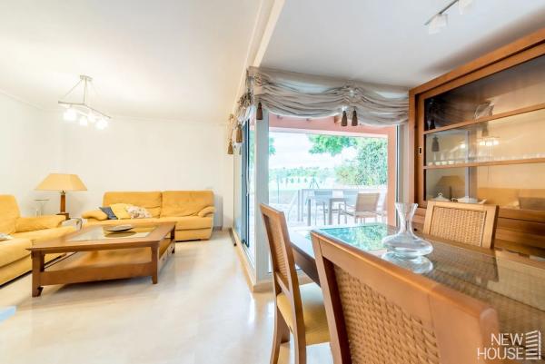 Chalet adosado en calle Clara Campoamor, 5