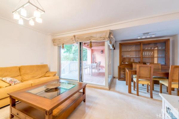 Chalet adosado en calle Clara Campoamor, 5