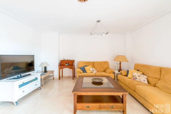 Chalet adosado en calle Clara Campoamor, 5