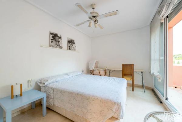 Chalet adosado en calle Clara Campoamor, 5