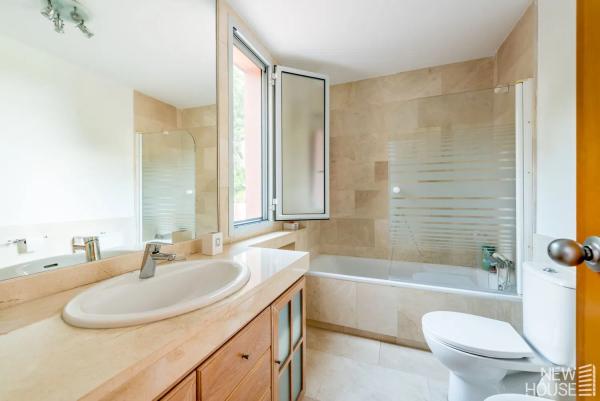 Chalet adosado en calle Clara Campoamor, 5