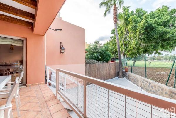 Chalet adosado en calle Clara Campoamor, 5