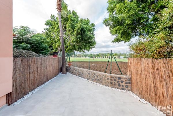 Chalet adosado en calle Clara Campoamor, 5