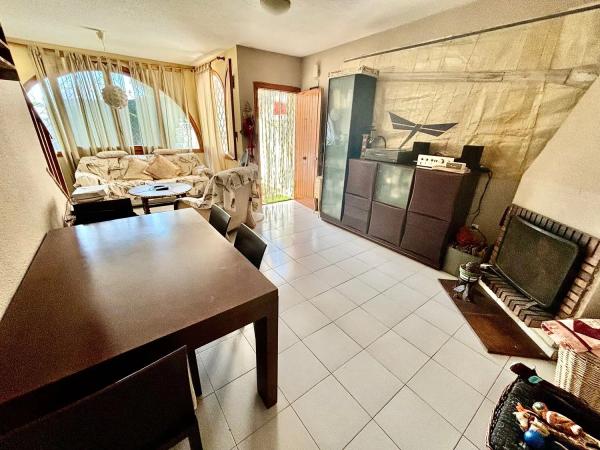 Chalet adosado en calle Arpón