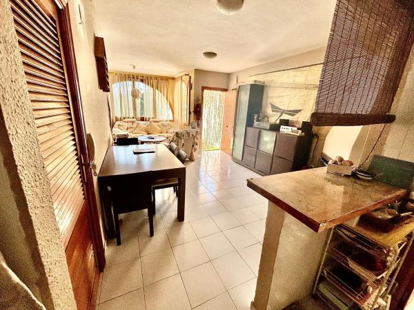 Chalet adosado en calle Arpón