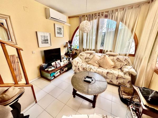 Chalet adosado en calle Arpón