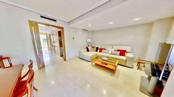 Chalet adosado en avenida de Ansaldo