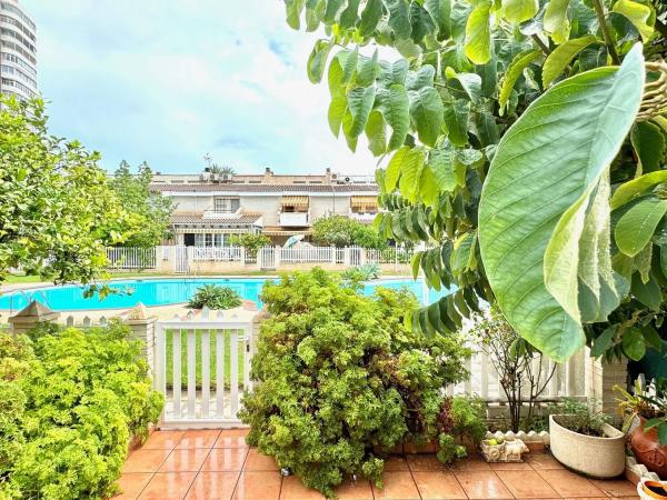 Chalet adosado en avenida de la Costa Blanca, 49