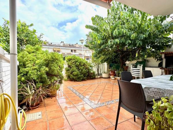 Chalet adosado en avenida de la Costa Blanca, 49