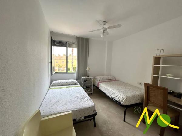 Chalet adosado en calle Clara Campoamor