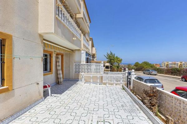 Piso en avenida Corinto, 106