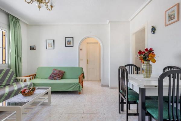 Piso en avenida Corinto, 106