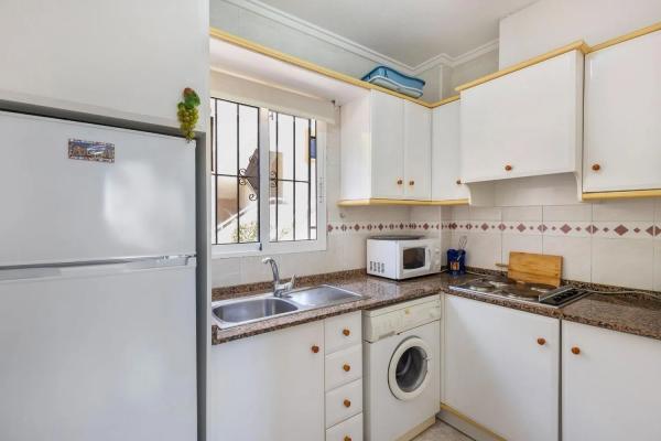 Piso en avenida Corinto, 106