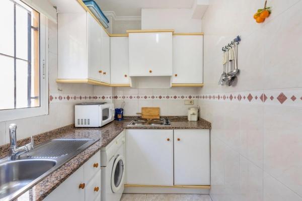 Piso en avenida Corinto, 106