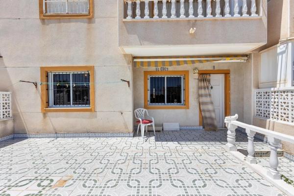 Piso en avenida Corinto, 106