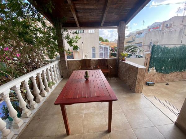 Chalet adosado en calle Laguna Verde, 80