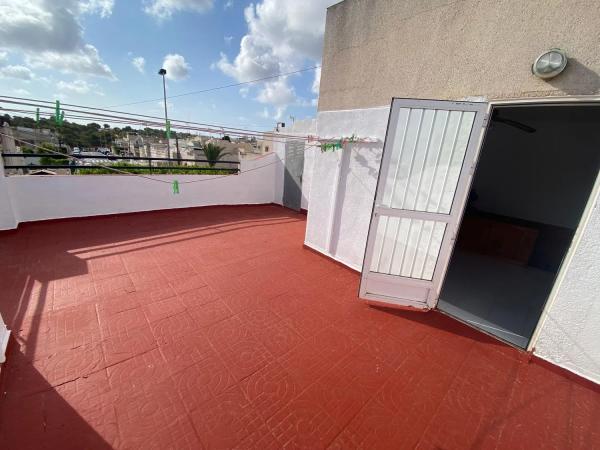 Chalet adosado en calle Laguna Verde, 80