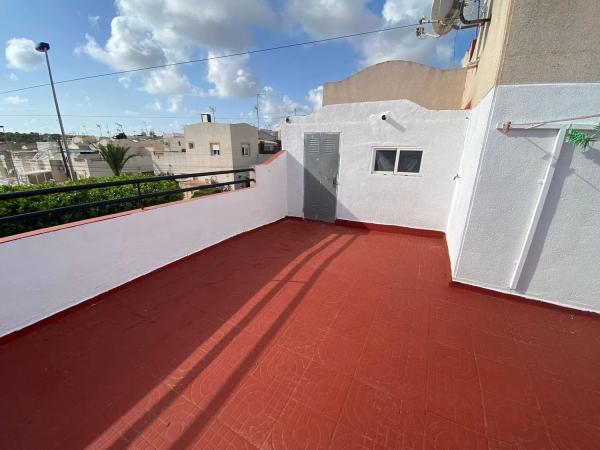 Chalet adosado en calle Laguna Verde, 80