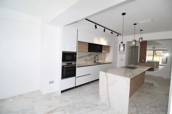 Casa independiente en calle Varsovia Bal, 3